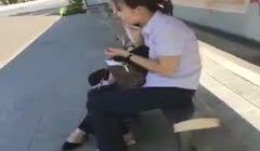 直男野外露出打飞机，还跟两位小姐姐打了声招唿，美女我快射了，小姐姐们看了几眼不躲也不走贼刺激啊！