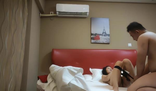 小婊无情，今夜极品良家少妇，因为着急回家带孩子，九点钟就开始干，风骚饑渴，超清4K设备偷拍，
