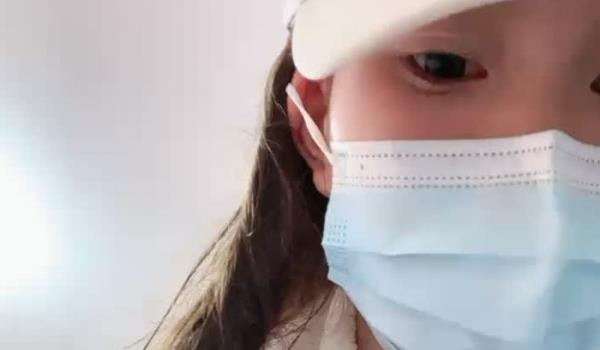 绿播下海，完美身材~乔乔妹妹身材高挑全身雪白粉嫩~挺拔身材骚穴抠出白带很诱人的哦