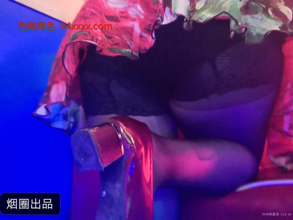 小鸡吧一样把大屁股熟妇干到喷水，淹了两条浴巾[23P]