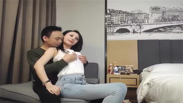 黑丝大奶淫蕩尤物！步兵无码寻花小姐姐实录