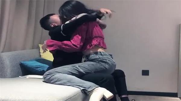 酒红低胸小姐姐广州约啪实录-新晋战神极品诱惑