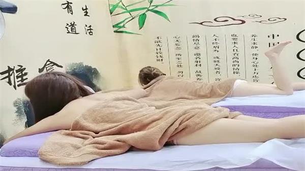 按摩店艳遇：白皙美腿美女激情4P高潮迭起