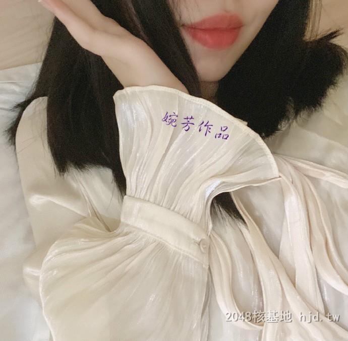 想你的时候胸上的小樱桃翘起啦!可以挂住衣服哦[21P]