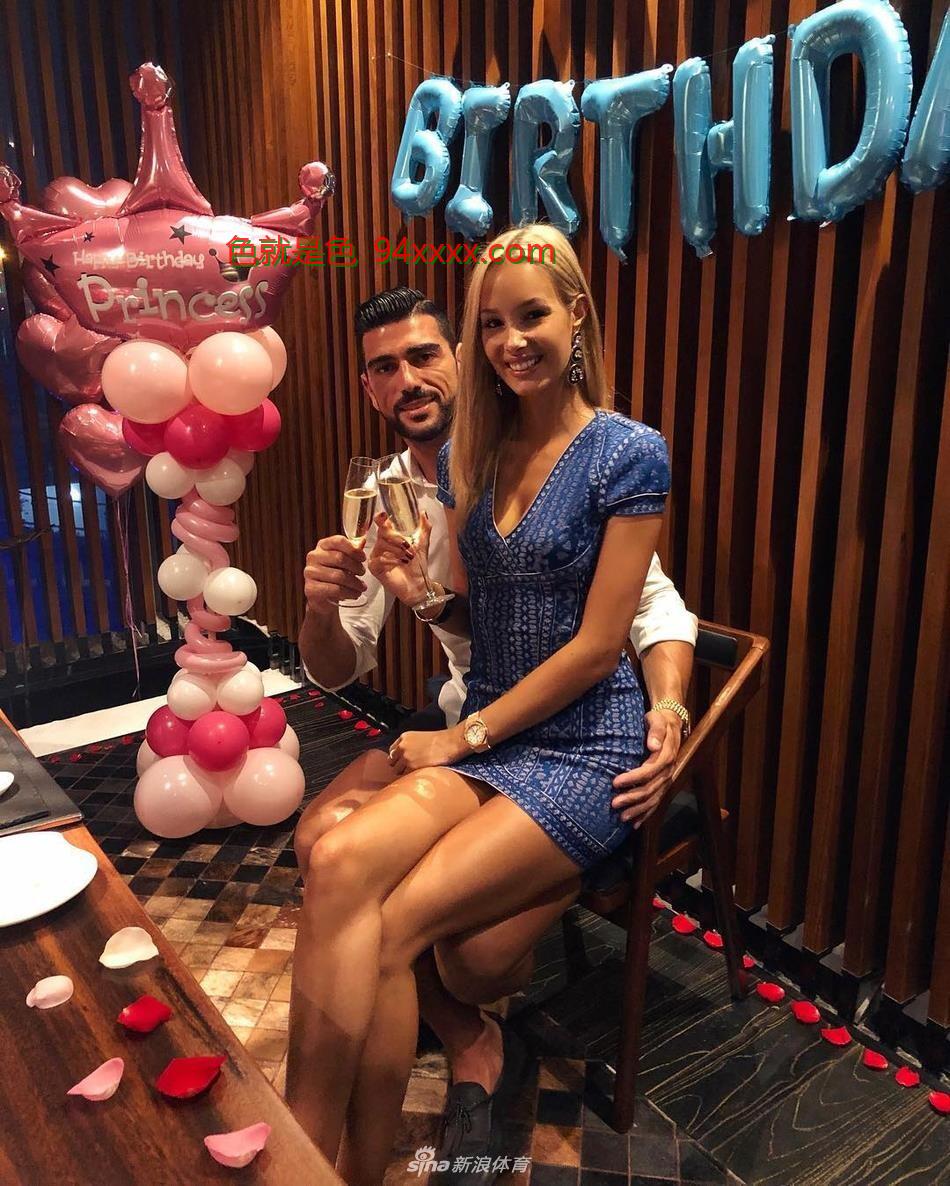 佩莱女友瓦尔加度假秀火辣身材[16P]