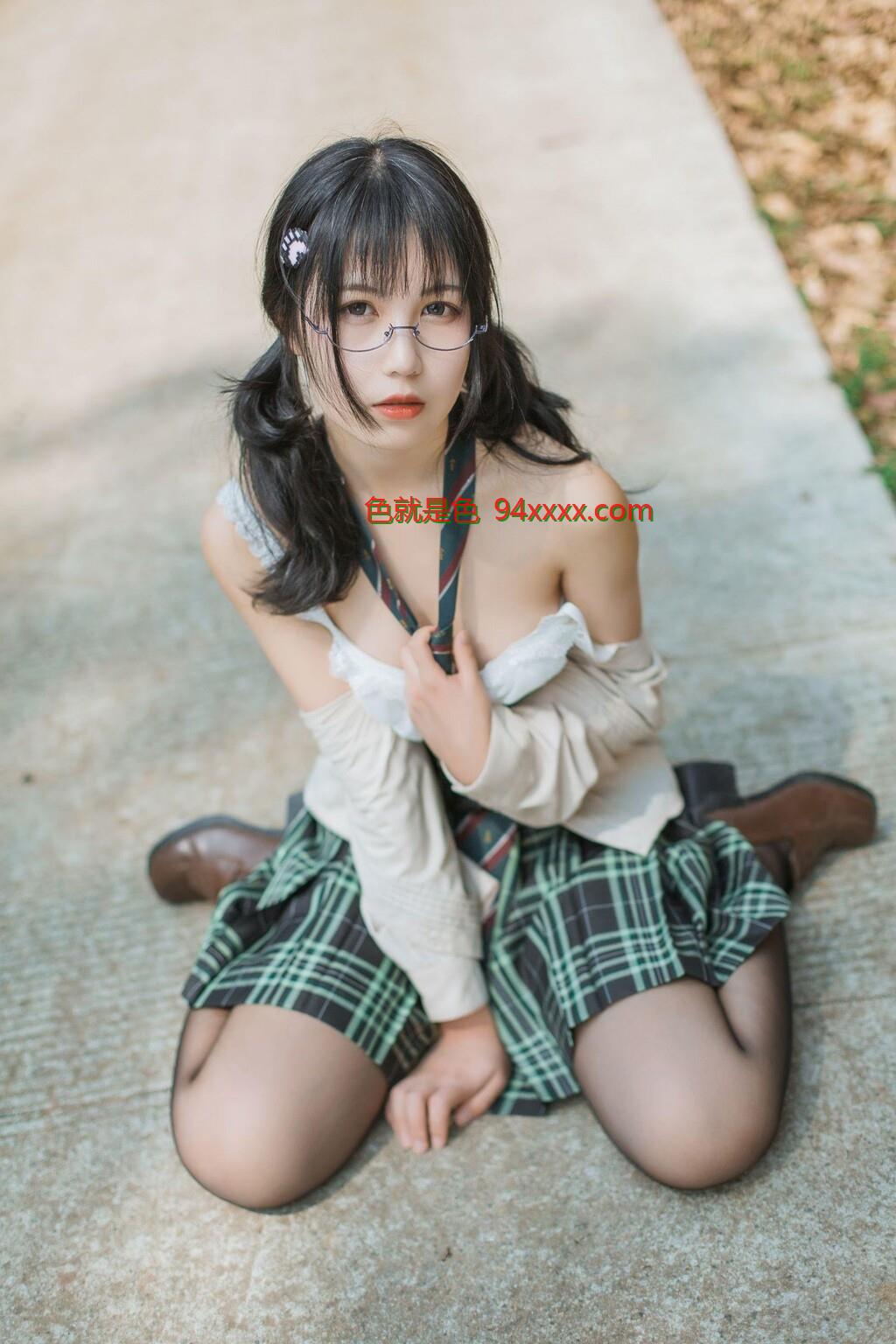 [COSER美女]逐月su-乡间小路写真套图[45P]