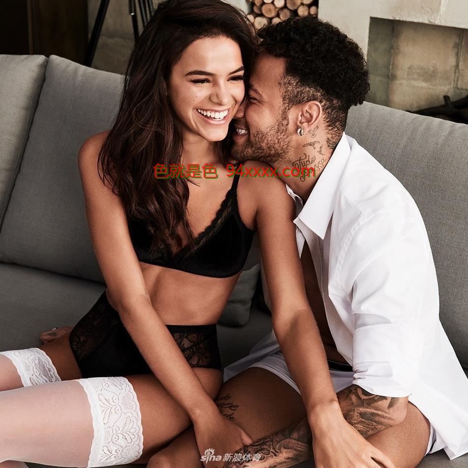 内马尔携性感未婚妻拍写真,俊男娇娃身体纠缠[20P]