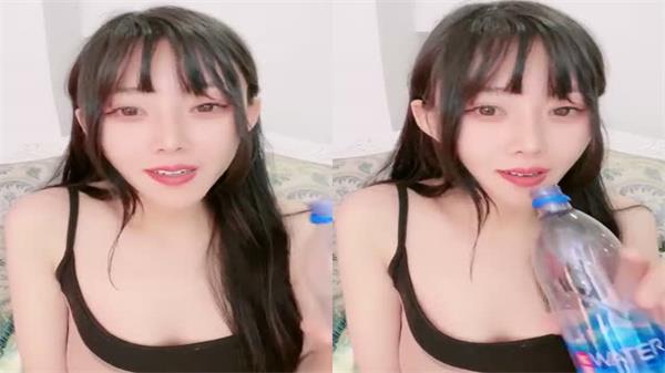 黑丝眼镜癡女巨乳肥臀近拍！掰穴甩奶淫声浪语挑逗，道具狠操骚逼爽翻天