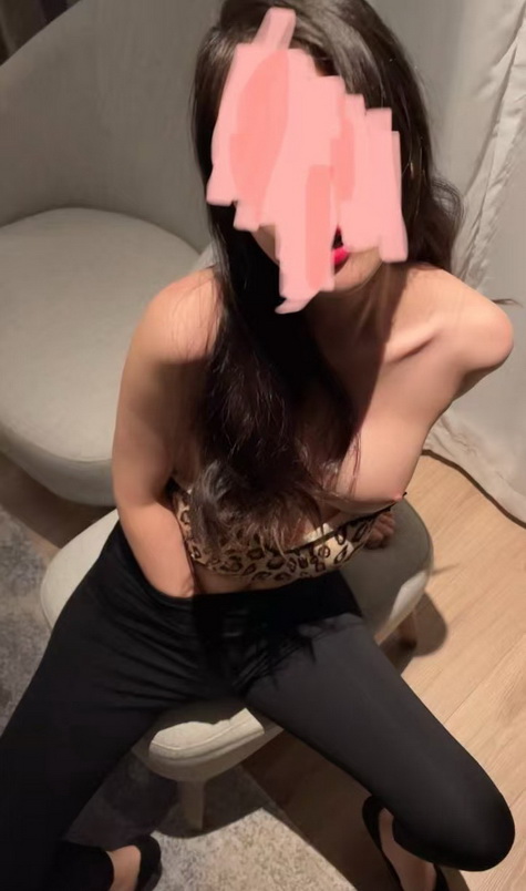 少妇会玩确实好，就是喂不饱！[15P]