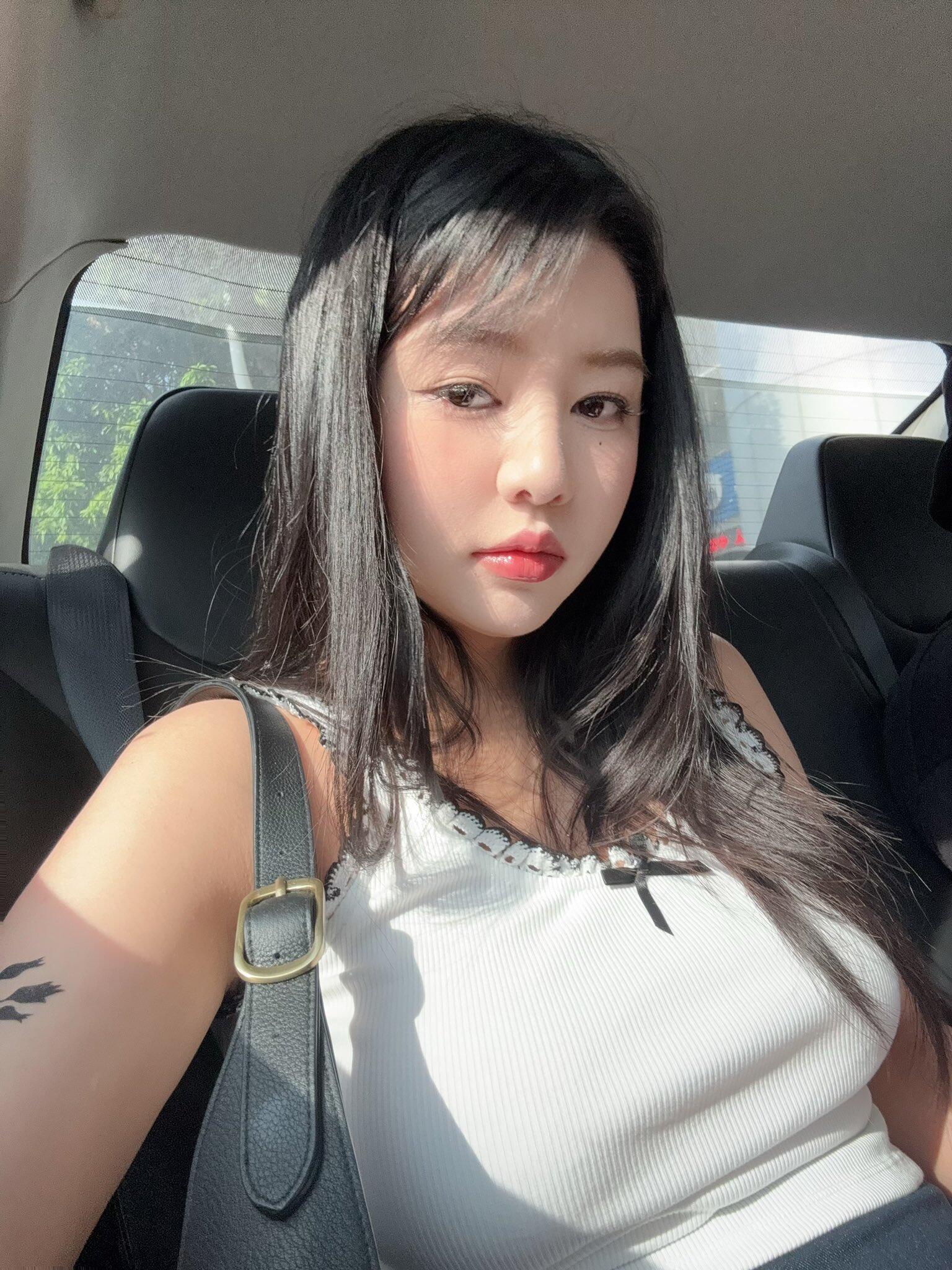 身材样貌俱佳的美艳御姐，奶子很美人很骚[82P]