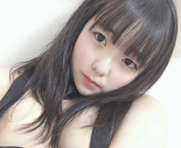 鲜嫩美少女爱自拍
