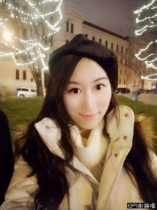 肯定是个骚到骨子里的淫女