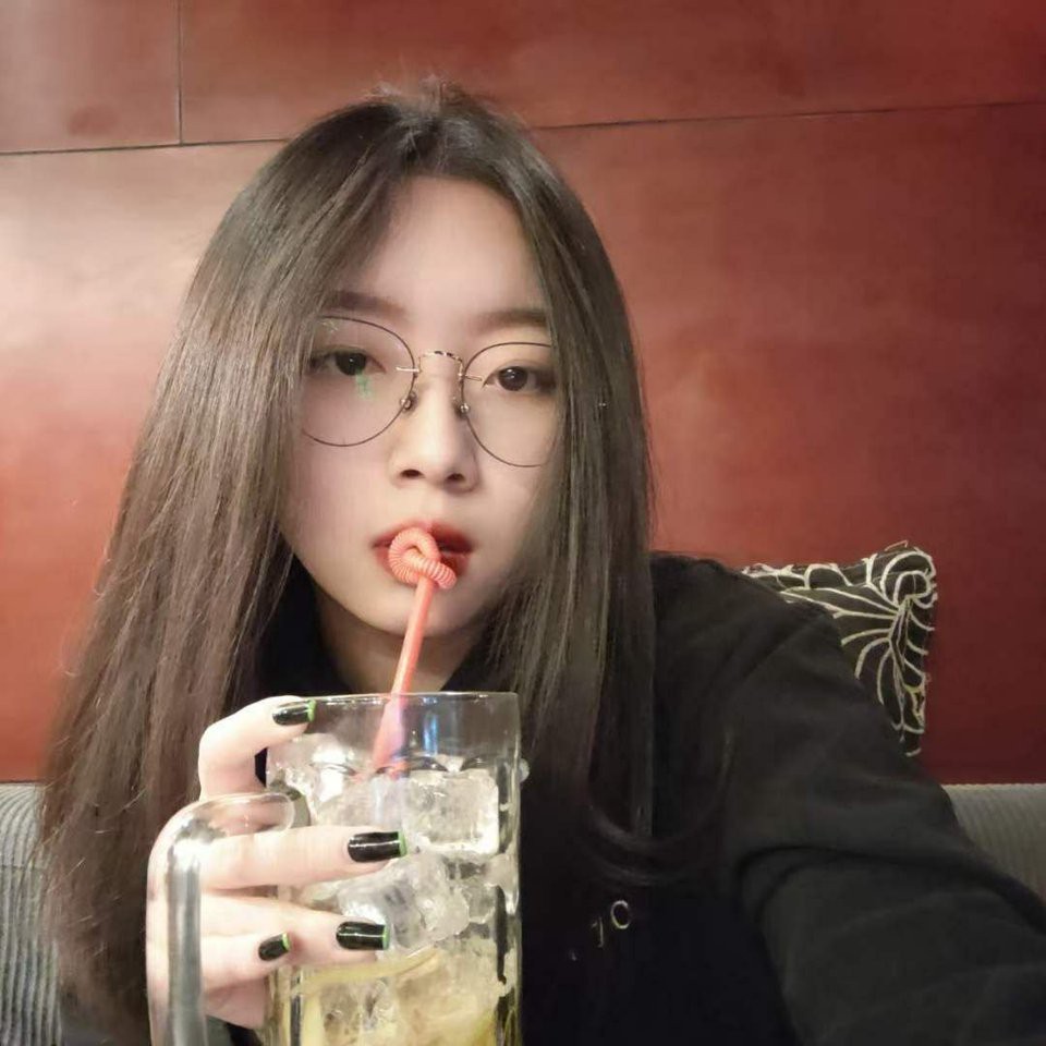 二个妹子流出：一个自拍照 另一个妹子和风油精有约会[23P][2V]
