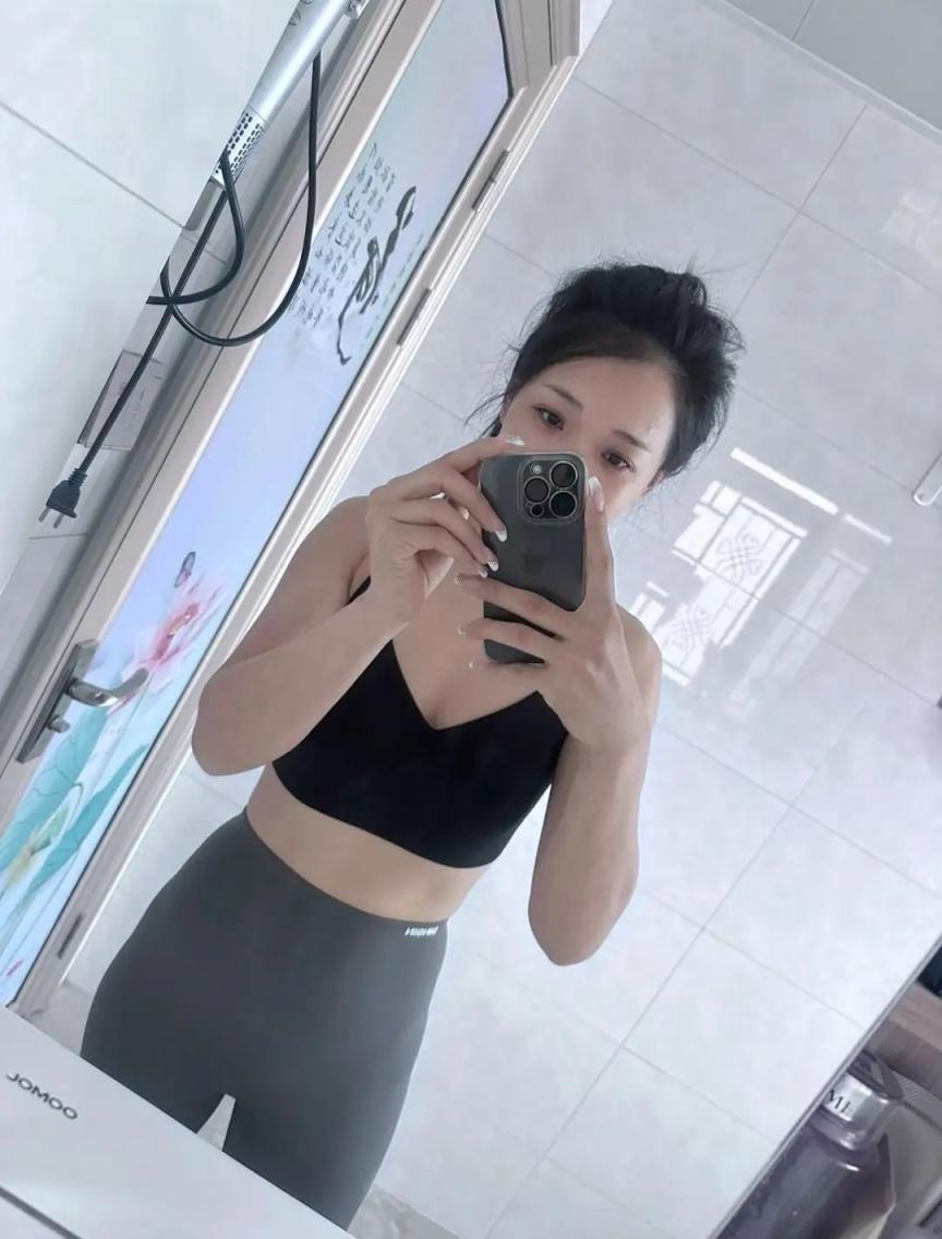 约砲爱瑜伽的人妻[10P]