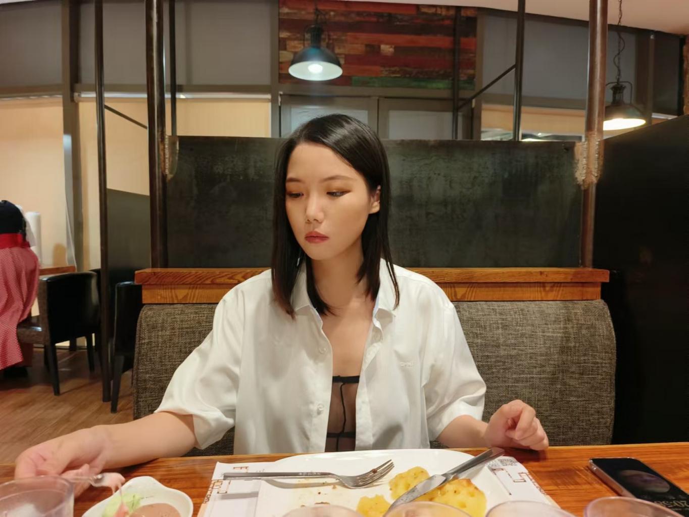 让老婆穿各种暴露衣服带去公共场合露出[25P]