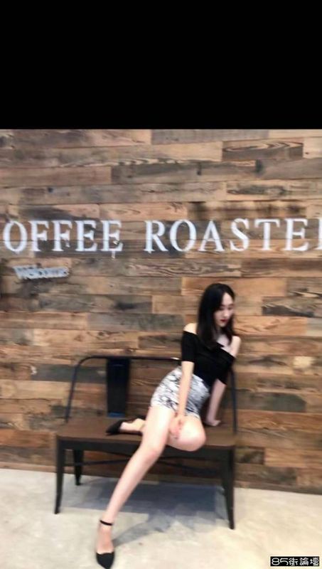 享受超高颜值女友的口活，感觉就是不一样