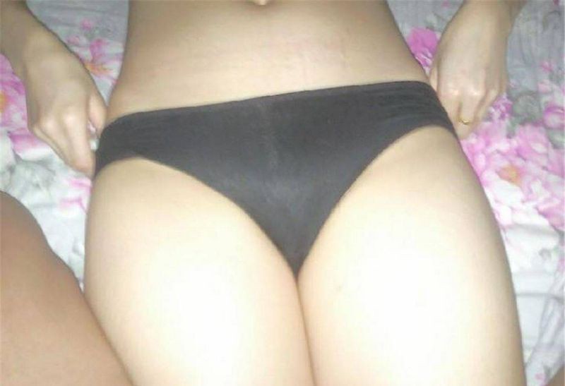 少妇体贴的把鸡巴上的白浆清理掉