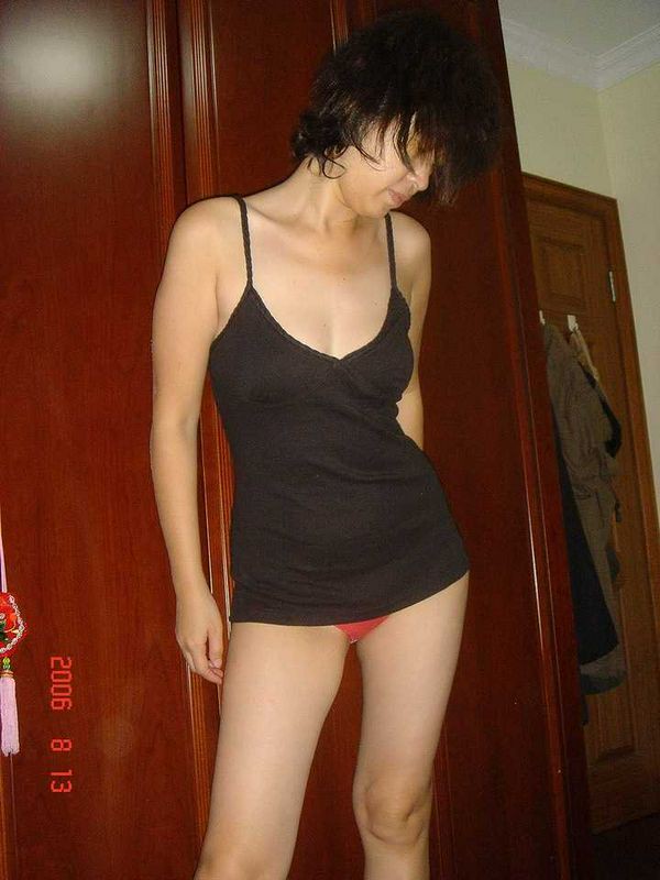 大鸡吧插的淫荡少妇哇哇叫，口活非常销魂