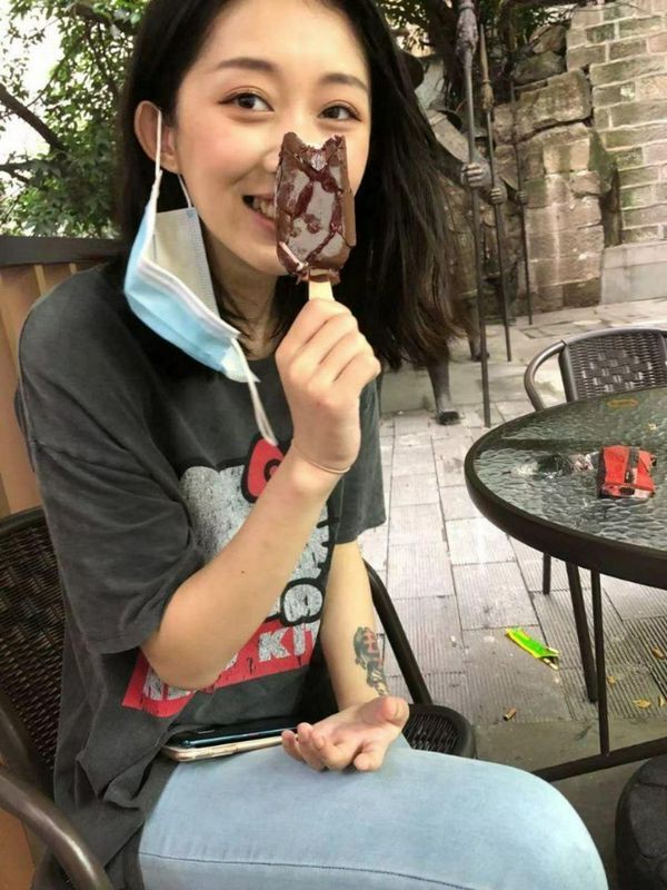 极品身材反差妹子屁股好翘