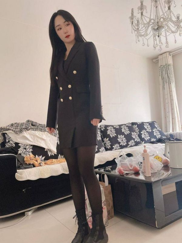 小姐姐诱惑我舔她的小逼
