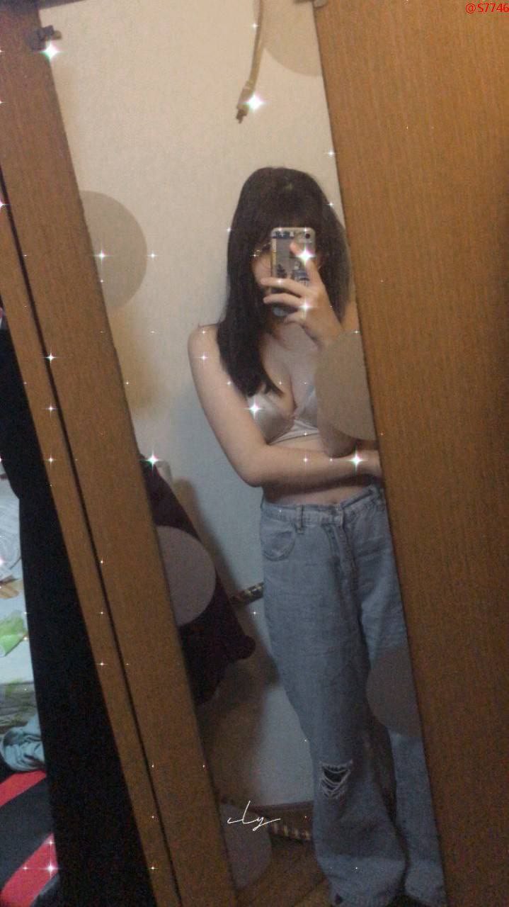 淫荡的美女自拍 [10P]