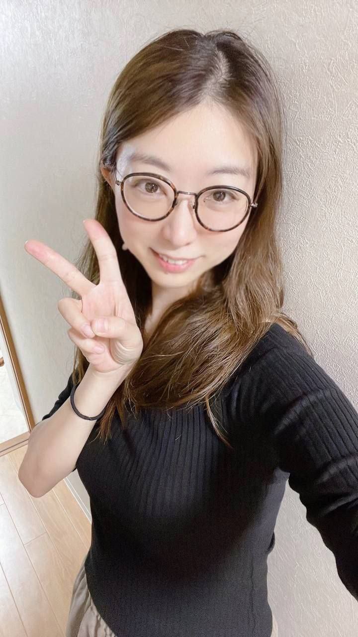 眼镜反差婊插她小翘臀[16P]