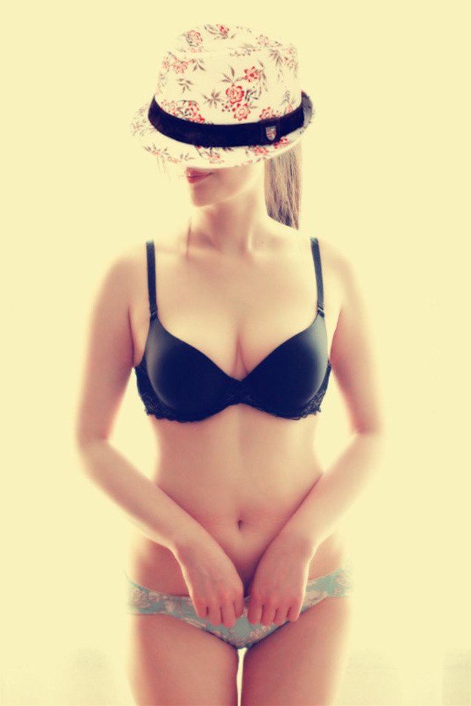 少妇发情 [18P]