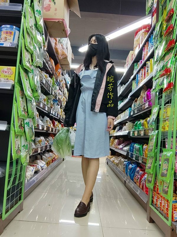 我也不知道怎么就…拍出味儿了我哪有什么快乐放署假在家失去性生活已经半月了. 但是我还挺喜欢 觉得好涩