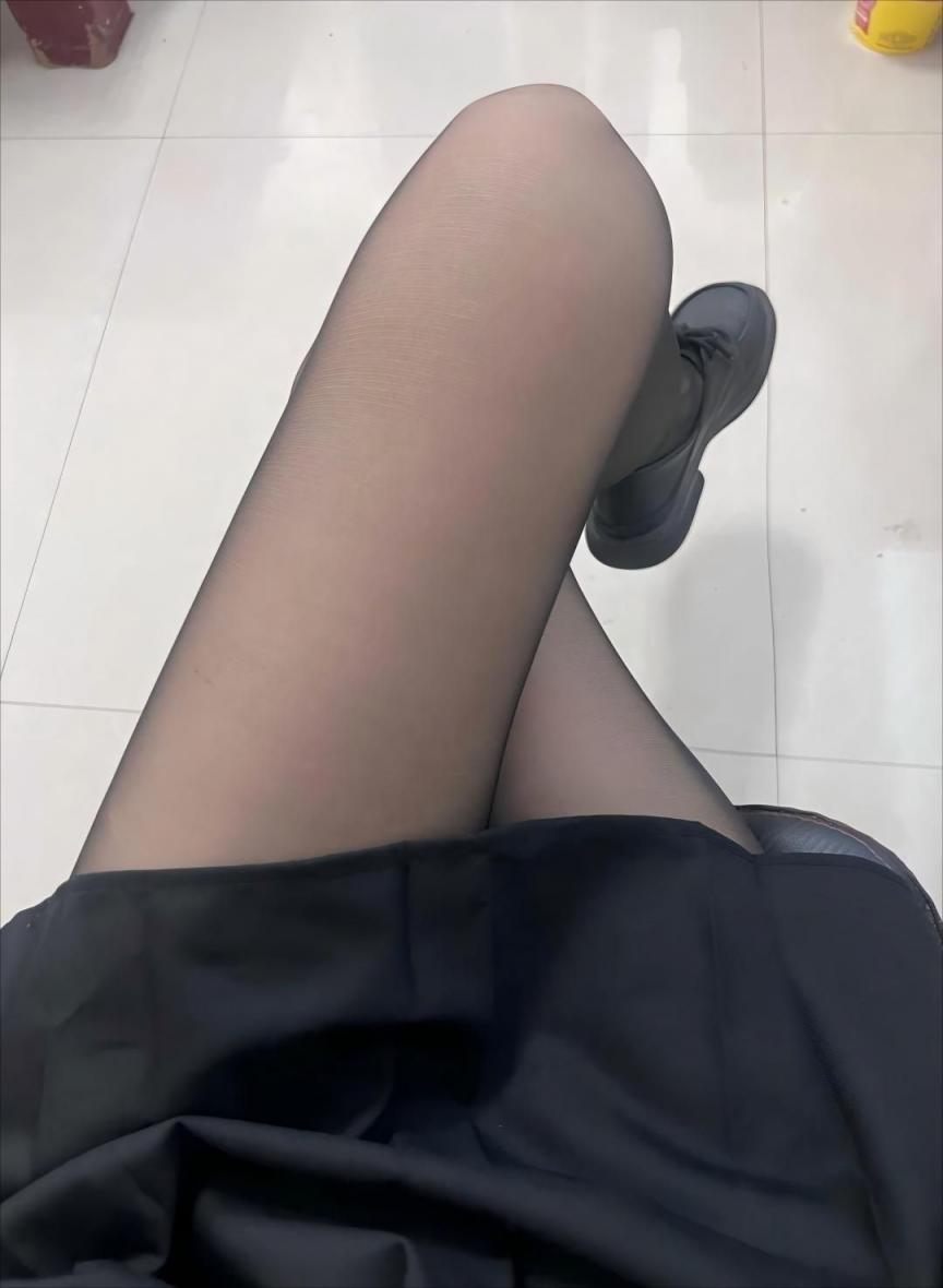 反差女大，好想被后入中出[12P]