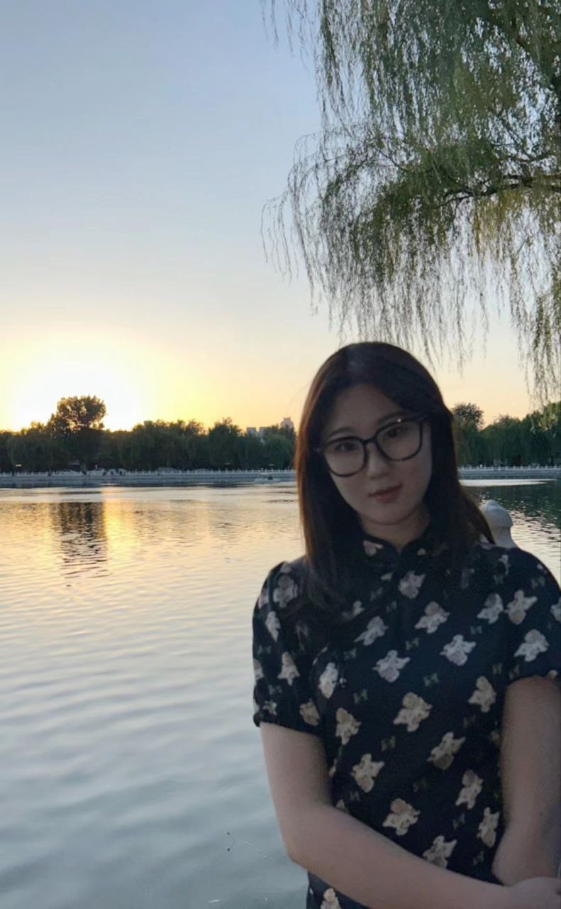 眼镜妹这么骚！鲍鱼还这么粉！艹死她[20P]