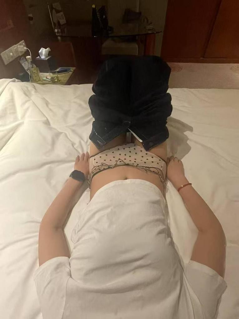 打游戏认识的妹纸，律师的另一面，极致反差，约旅游线下开房操！[29P]