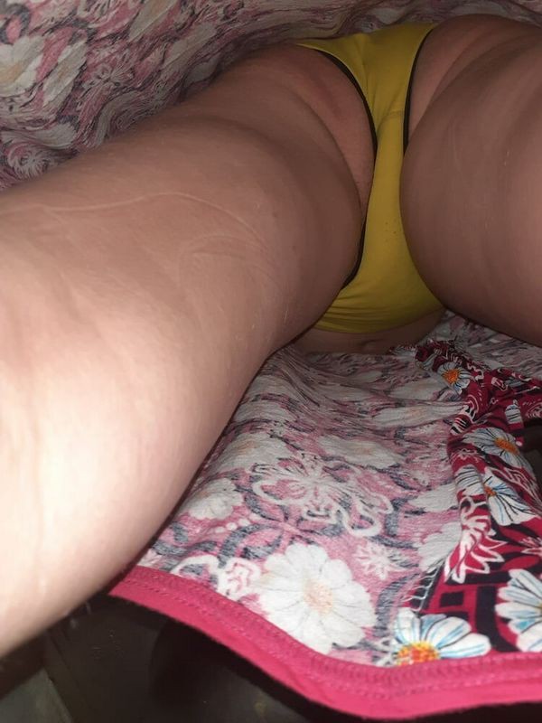 东北碎花小裙子一穿上马上就开始硬了