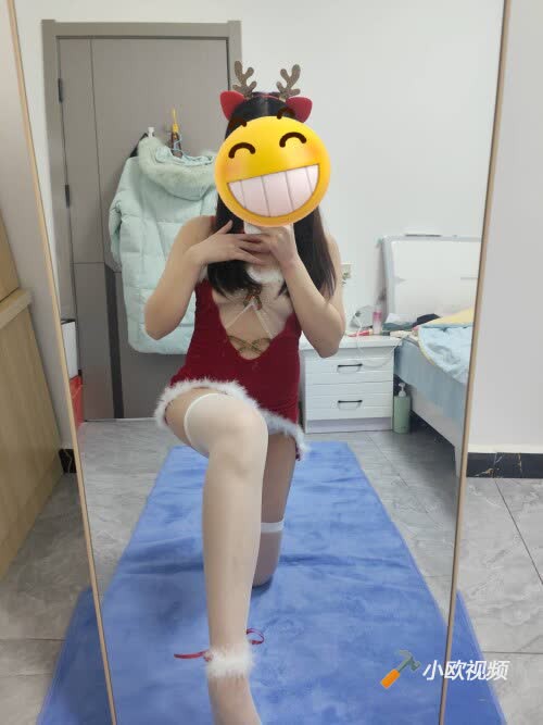 丝袜娇妻23年照片娇妻微露脸，露出，自慰，自拍通通都有，欢迎评论[66P]