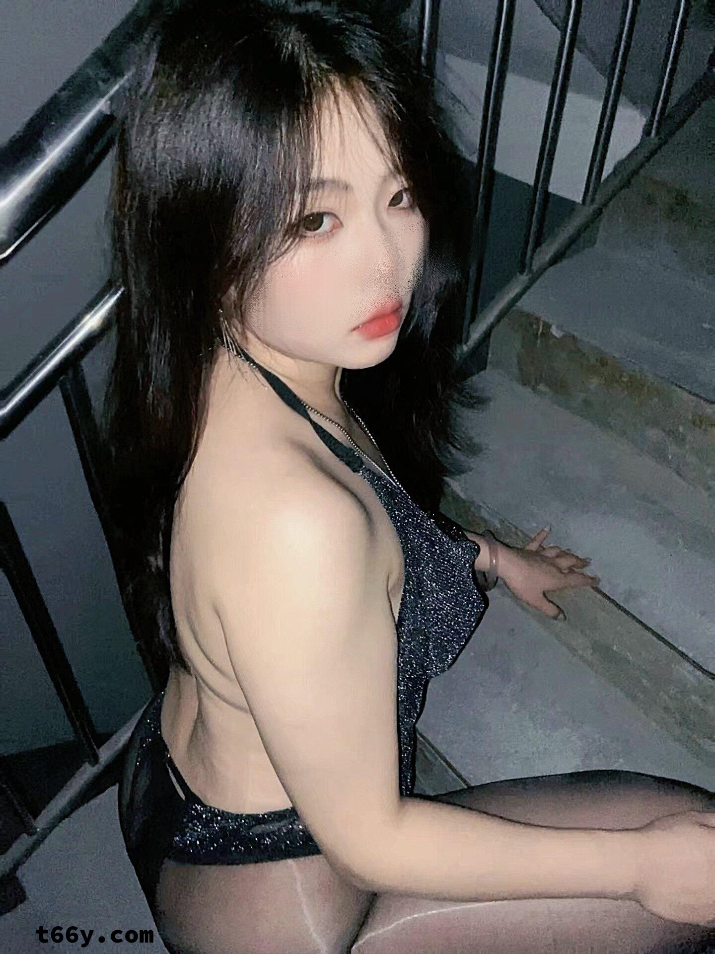 天生妩媚的妻子，一副欲女模样，开启站街模式[41P]