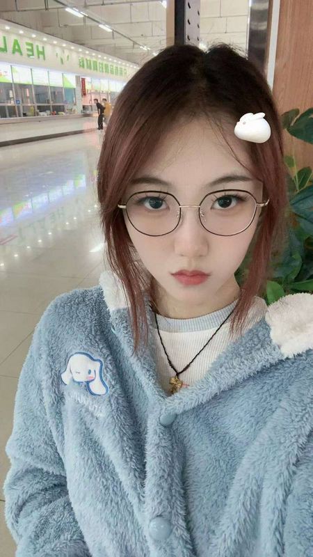 空虚孤独的美女