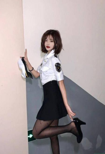 巴黎世家制服丝袜的诱惑 [11P]