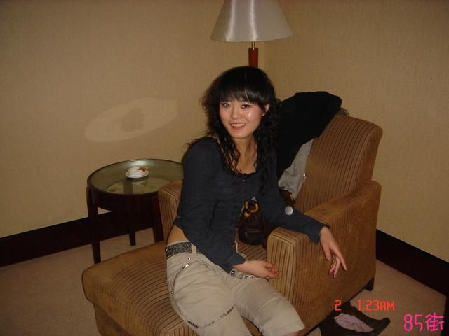 情人节寂寞炮友找我出来打一发解寂寞