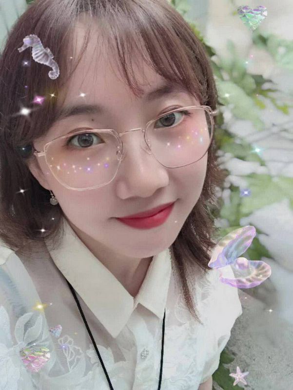 贼骚的眼睛婊女友喜欢吃蛋