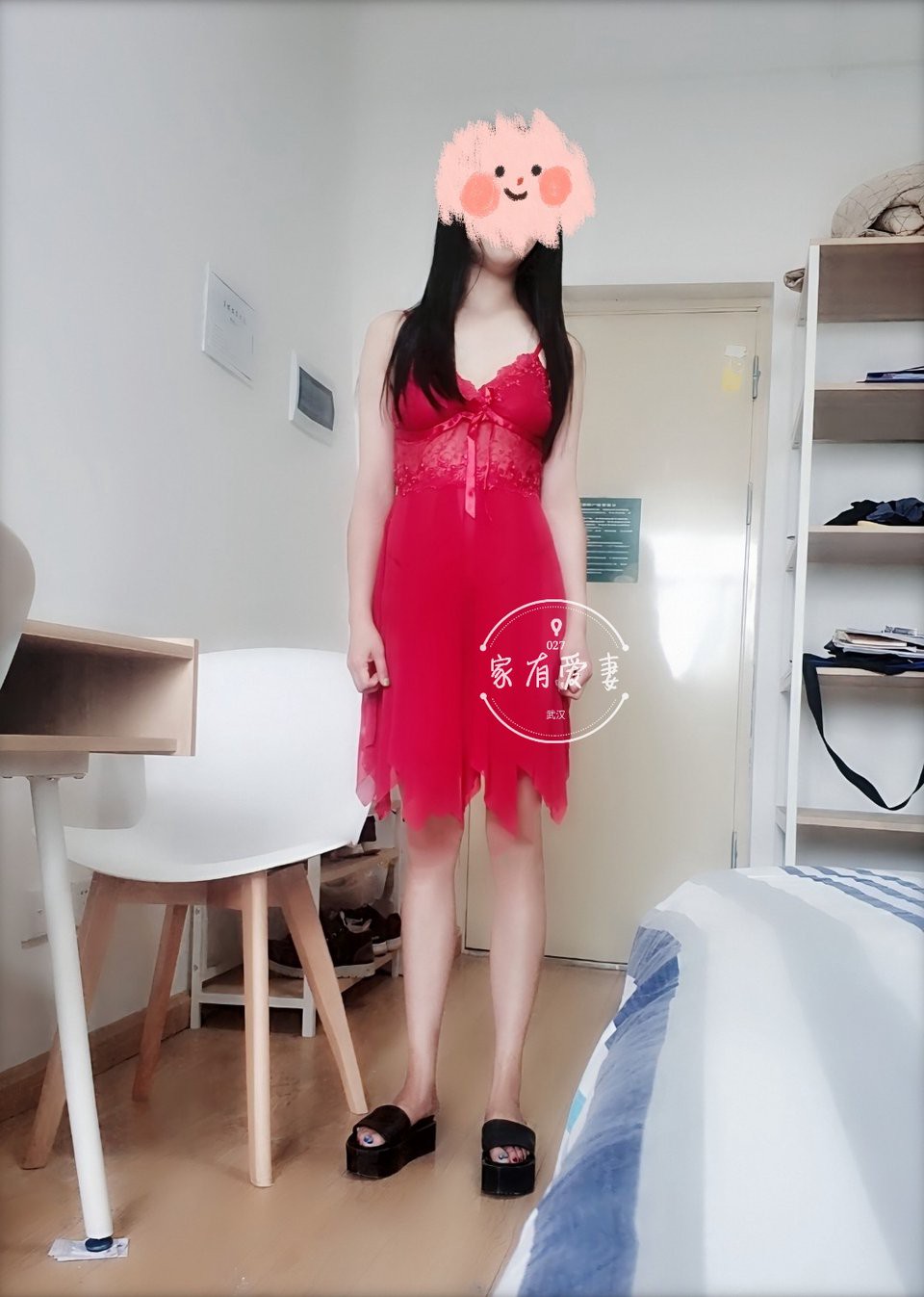 骚妻穿上榴友送的情趣内衣3，附生活黑丝照23P