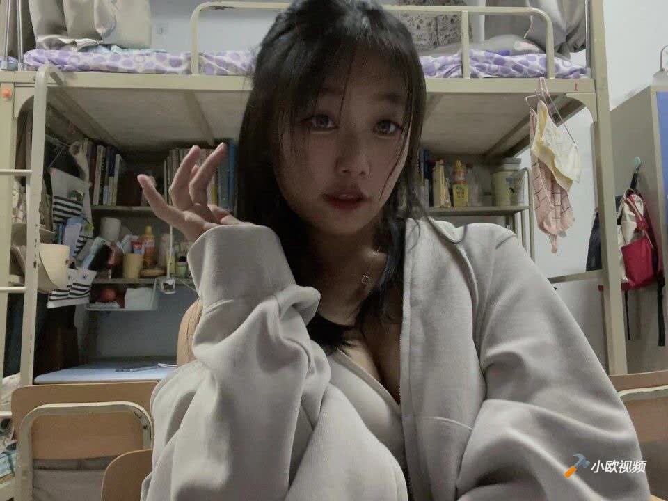 素颜美女真实掰逼自慰 [18P]