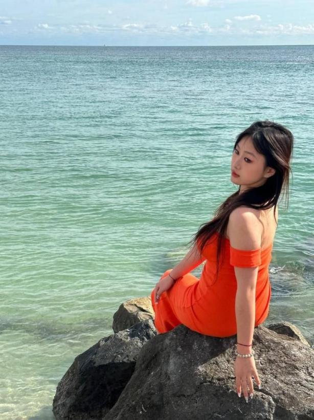 肥臀巨乳妹子很丰满[27P]