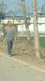 搞笑GIF：“护士小姐姐你能不能多穿一点啊，刚缝合的伤口又开了！”哈哈哈哈