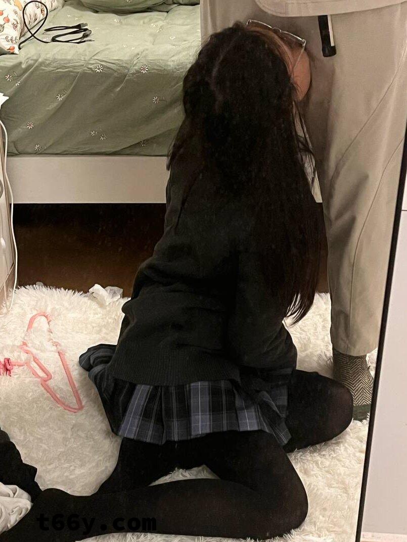 清纯学生妹从打码发照片到无码露脸[112P]