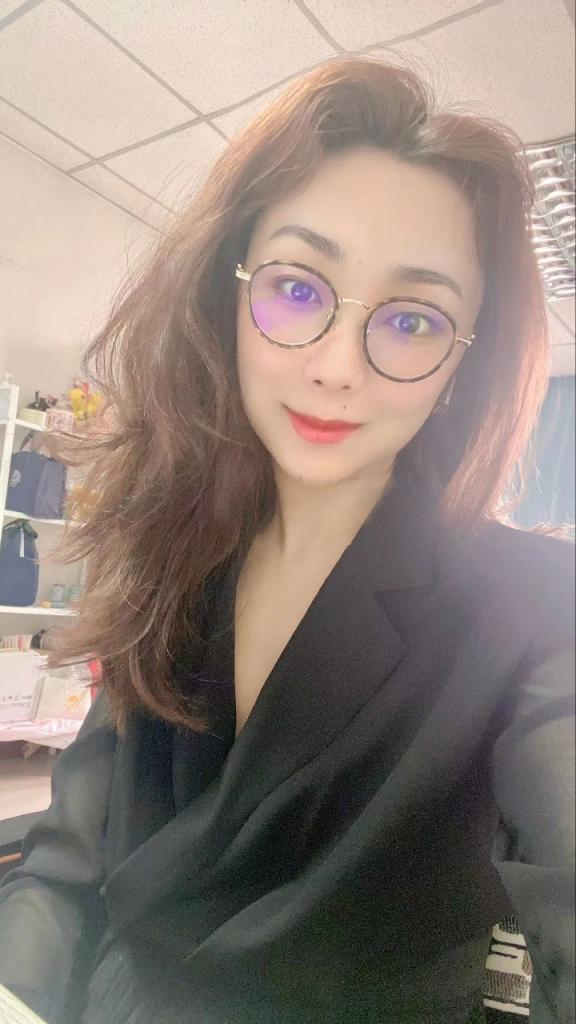 婀娜多姿的健身教练 [21P]